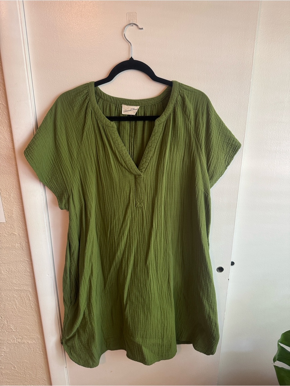 Green Short-Sleeve V-Neck Mini Dress